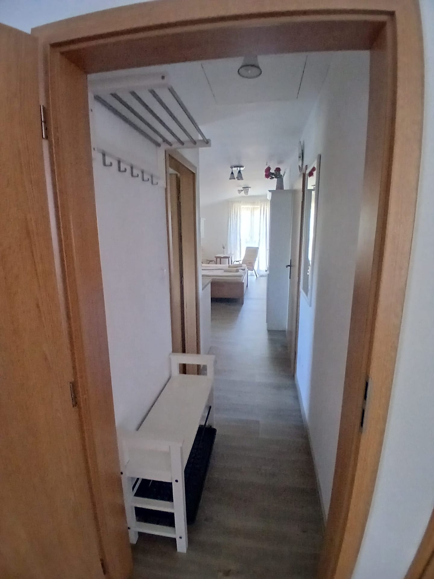 Vstupní chodba apartmánu – pohled od vchodu