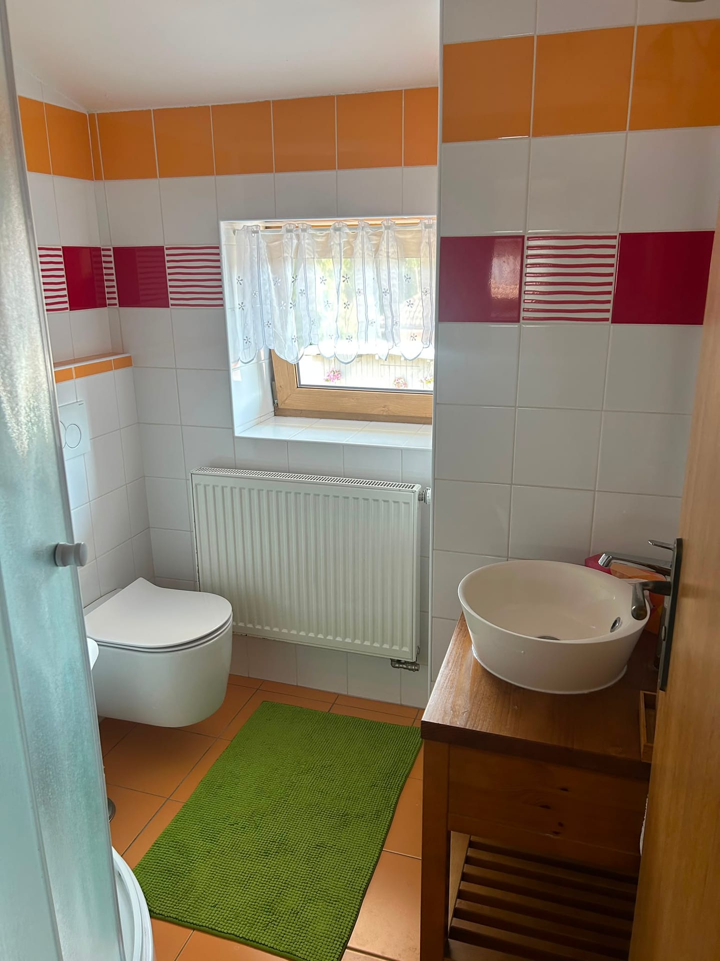 Apartmán Pampeliška – koupelna se sprchou a toaletou