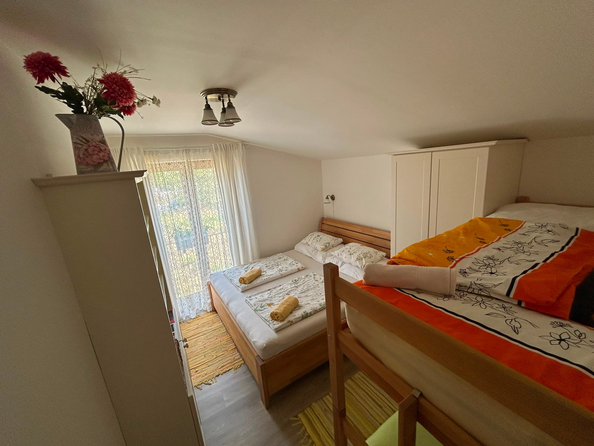 Apartmán Pampeliška – patrová postel se dvěma lůžky